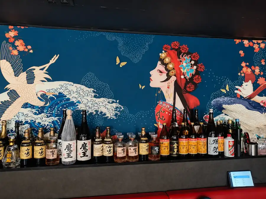 蜀小龍の壁画とドリンク展示